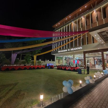 Riverside Meadows Hotel Vidisha Ngoại thất bức ảnh