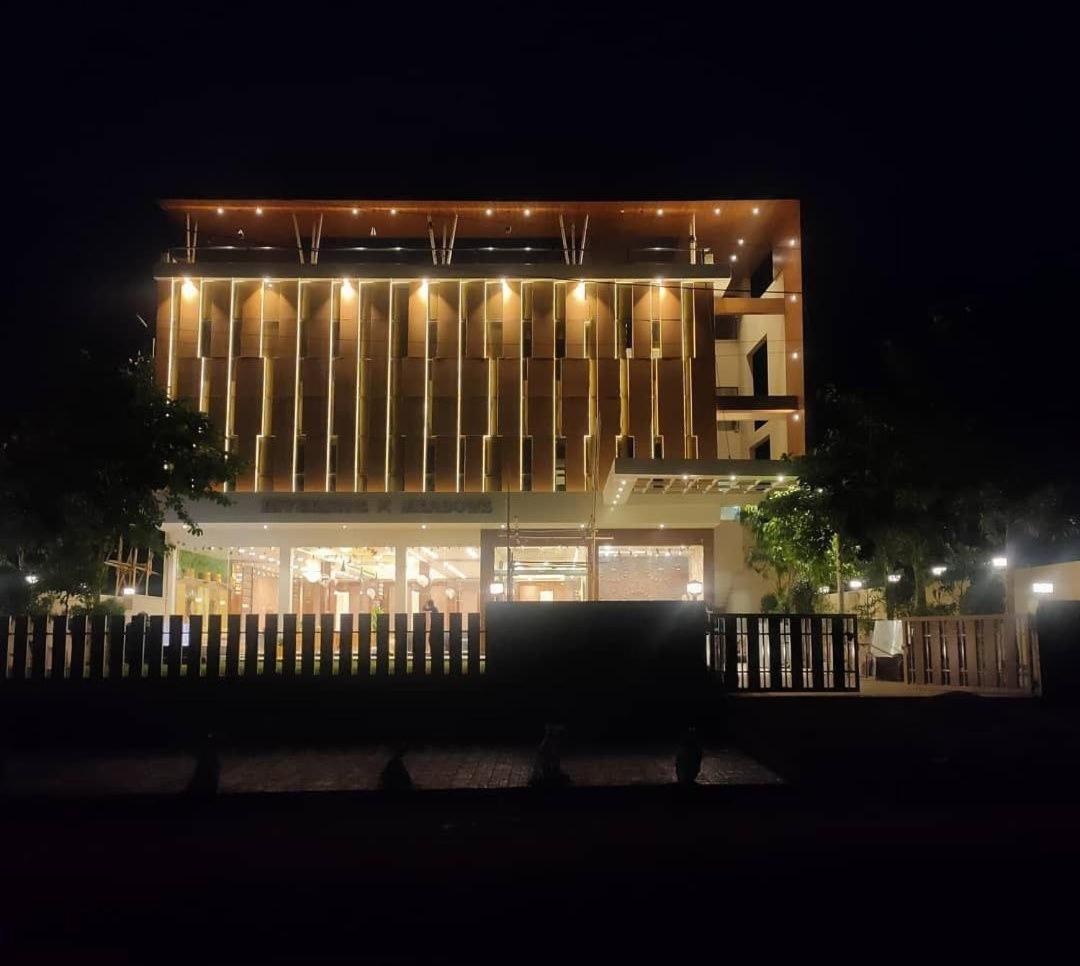 Riverside Meadows Hotel Vidisha Ngoại thất bức ảnh
