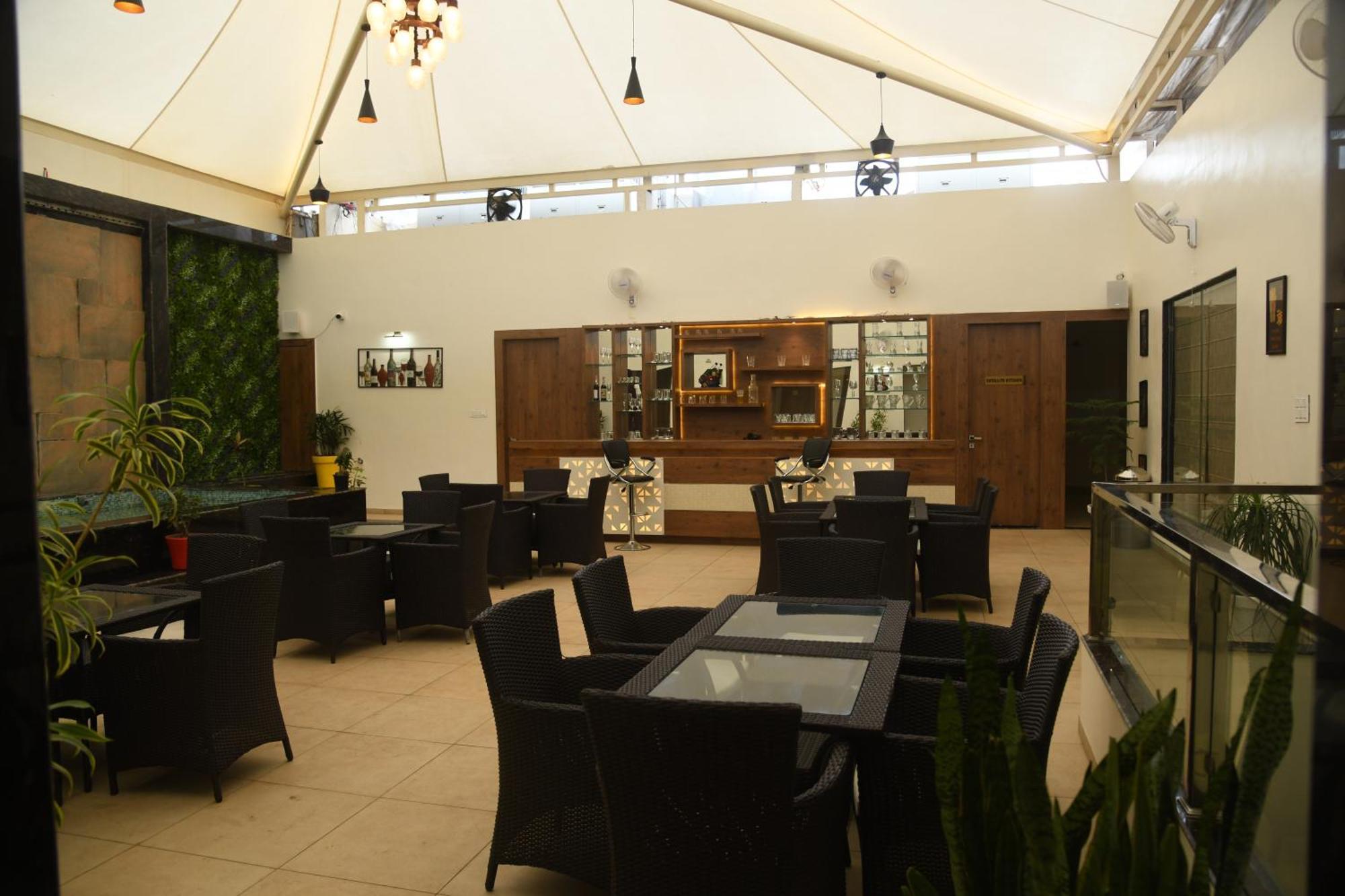 Riverside Meadows Hotel Vidisha Ngoại thất bức ảnh