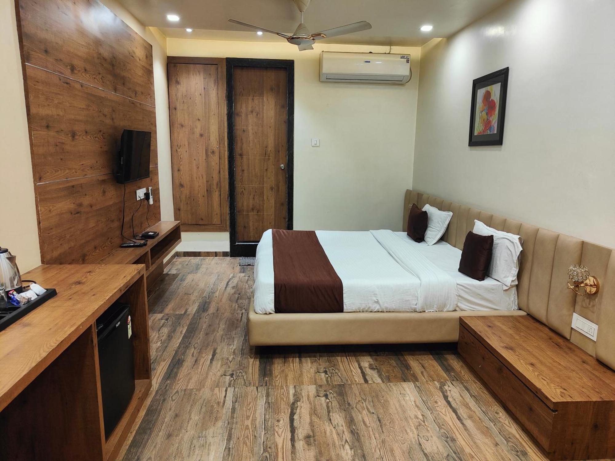 Riverside Meadows Hotel Vidisha Ngoại thất bức ảnh